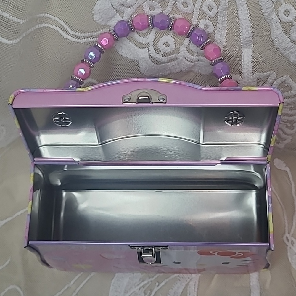 Hello Kitty Pink and Purple Heart Tin Purse (2011) - Picture 5 of 11
